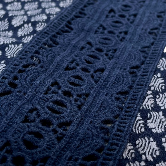 Ann Taylor Loft size small navy blue & white sleeveless top, lace around bottom - Picture 7 of 14